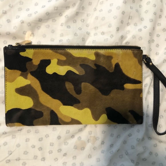 Michaels Kors authentic camo clutch - Picture 4 of 5